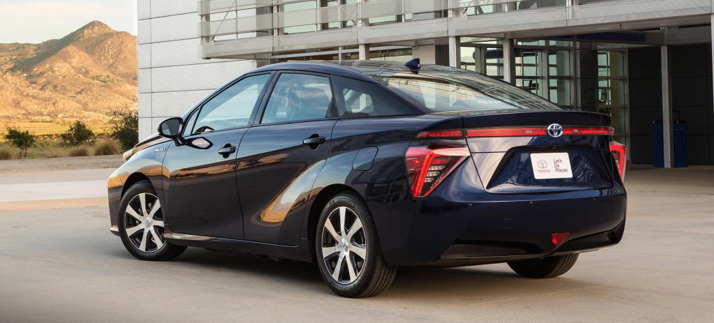2016_Toyota_Fuel_Cell_Vehicle_005
